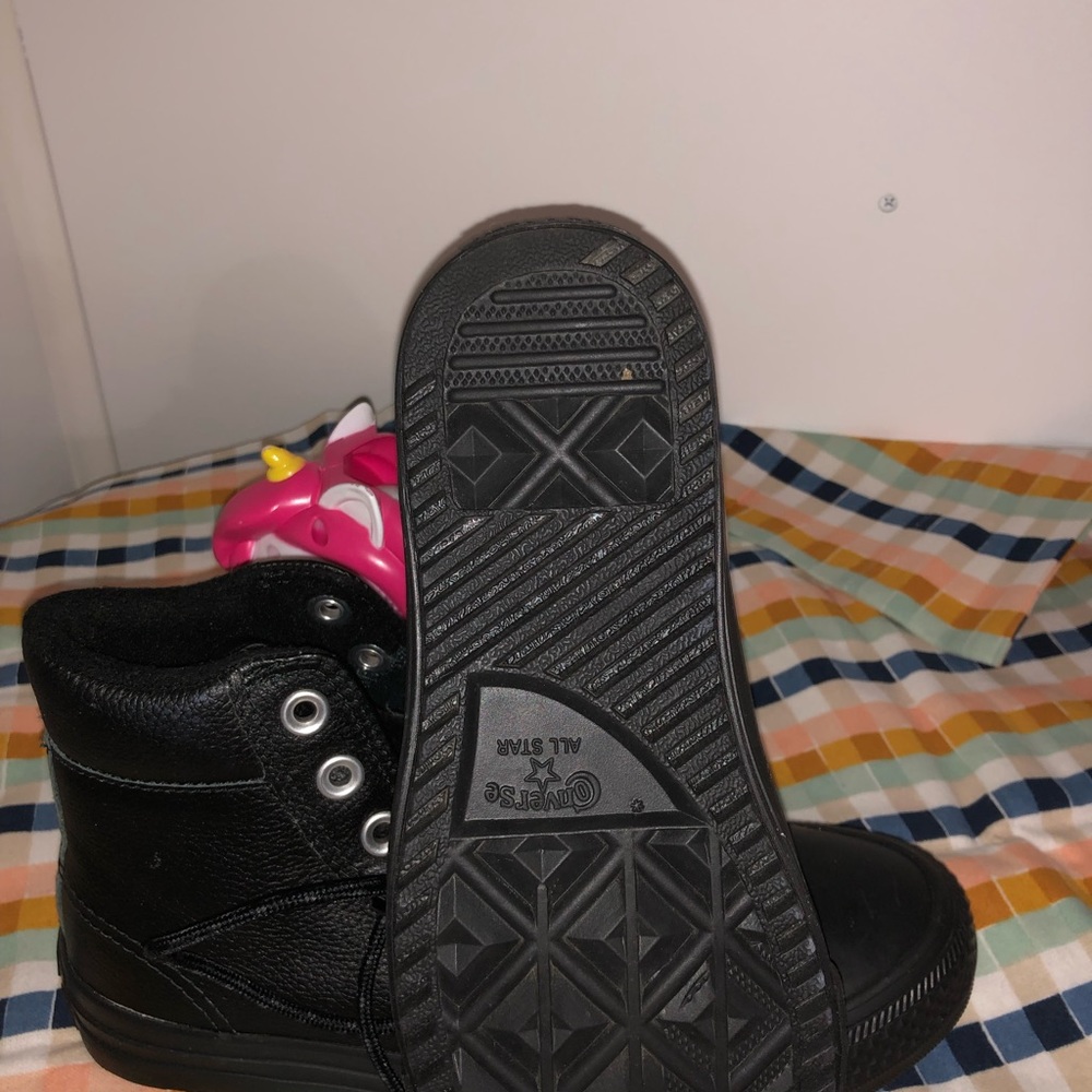 Converse - Picture 2 of 2